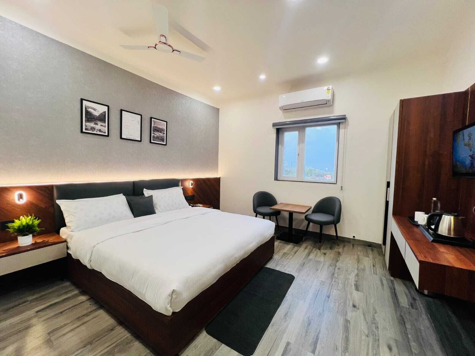 Deluxe Double Room | Desk, laptop workspace, free WiFi