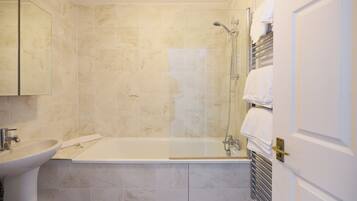 Apartment | Bathroom
