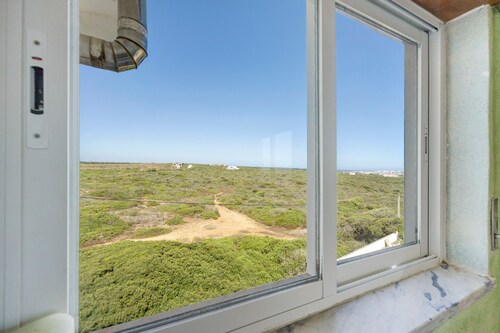 Holiday Home 'Surf Spot' with Mountain View, Shared Terrace and Balcony