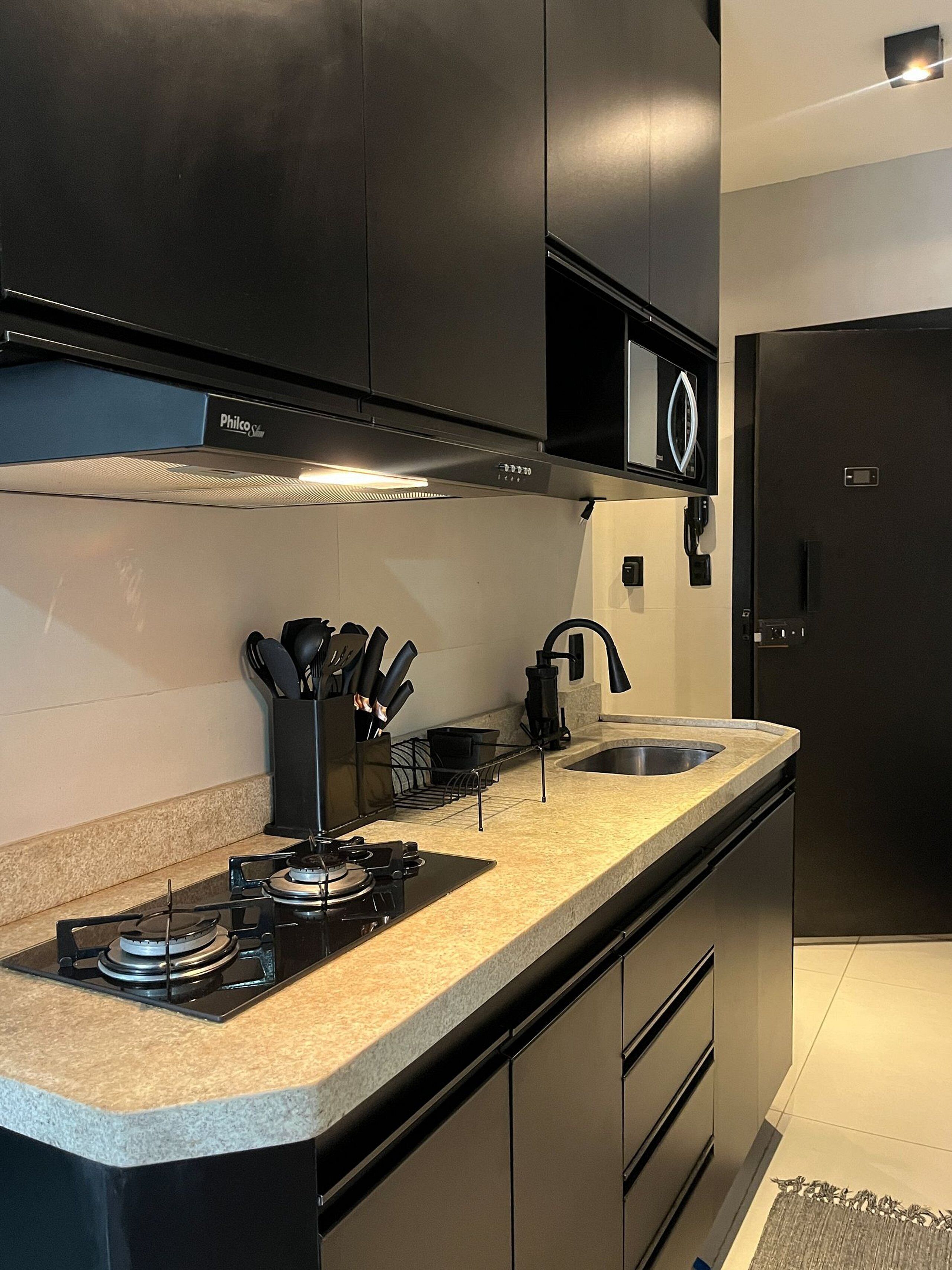 Basic Apartment | Private kitchen | Fridge, microwave, oven, stovetop