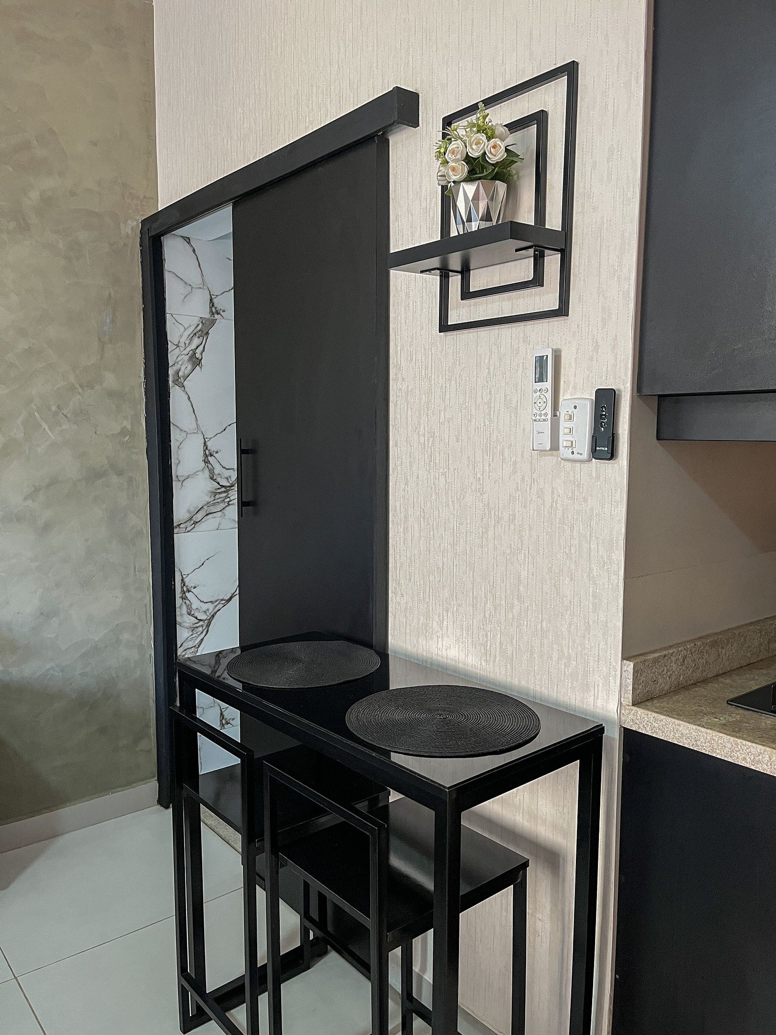 Basic Apartment | Dining