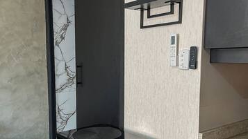 Basic Apartment | Dining