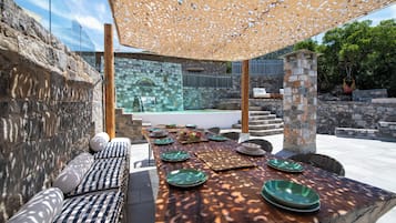 Traditionnal Villas Askyfou | Outdoor dining