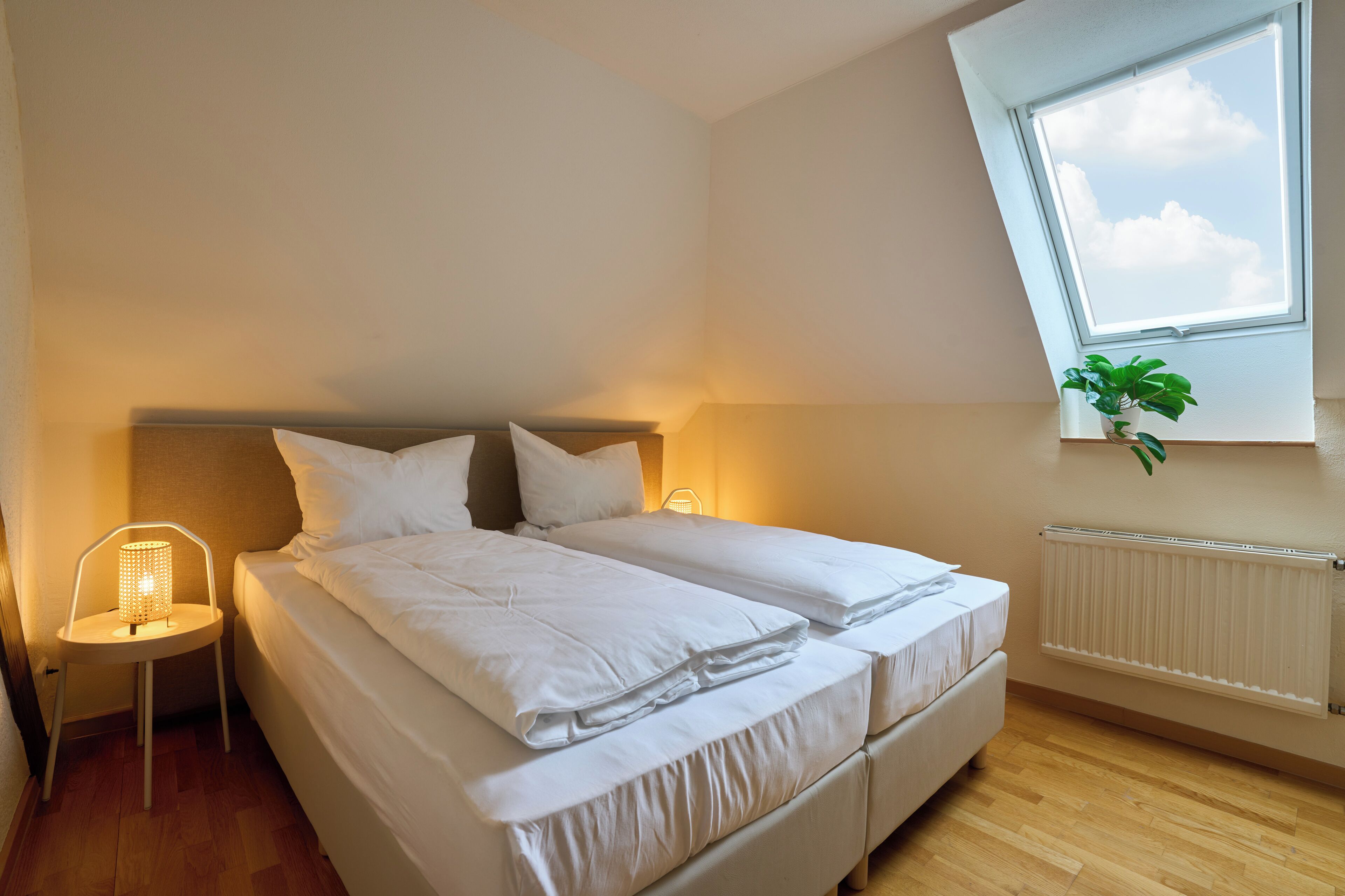 2 Schlafzimmer, Schreibtisch, Bügeleisen/Bügelbrett, Reisekinderbett