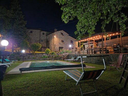 Belvedere, a peaceful Tuscan apartment with a pool and panoramic views