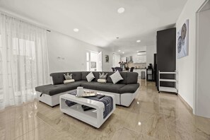TV, offices - Holiday House Nives with pool and playground (Orihi)