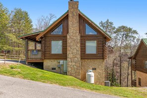 Exterior - Near Dollywood Dog Friendly Cabin・Hot Tub・Pool (Pigeon Forge)
