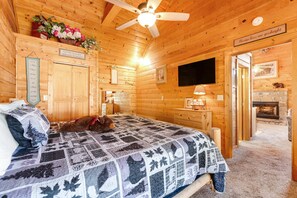 Iron/ironing board, WiFi, bed sheets - Near Dollywood Dog Friendly Cabin・Hot Tub・Pool (Pigeon Forge)