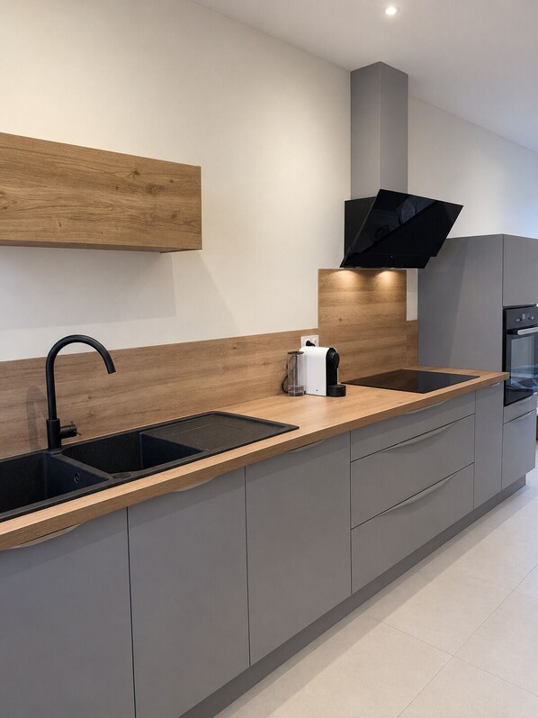 Private kitchen - Vrbo Property (Arthès)