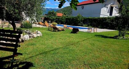 A very nice and cozy vacation rental for 10 people, with a private pool and garden.