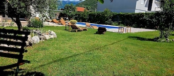 A very nice and cozy vacation rental for 10 people, with a private pool and garden.