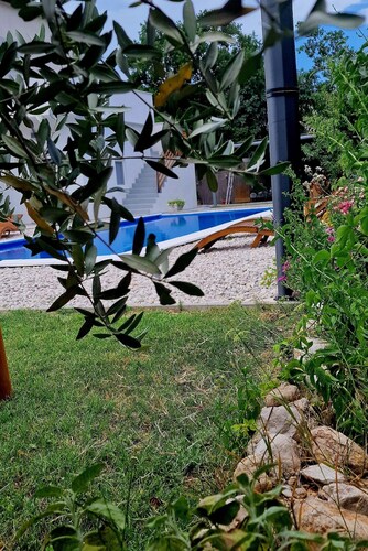 A very nice and cozy vacation rental for 10 people, with a private pool and garden.