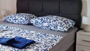 3 bedrooms, iron/ironing board, free WiFi, bed sheets