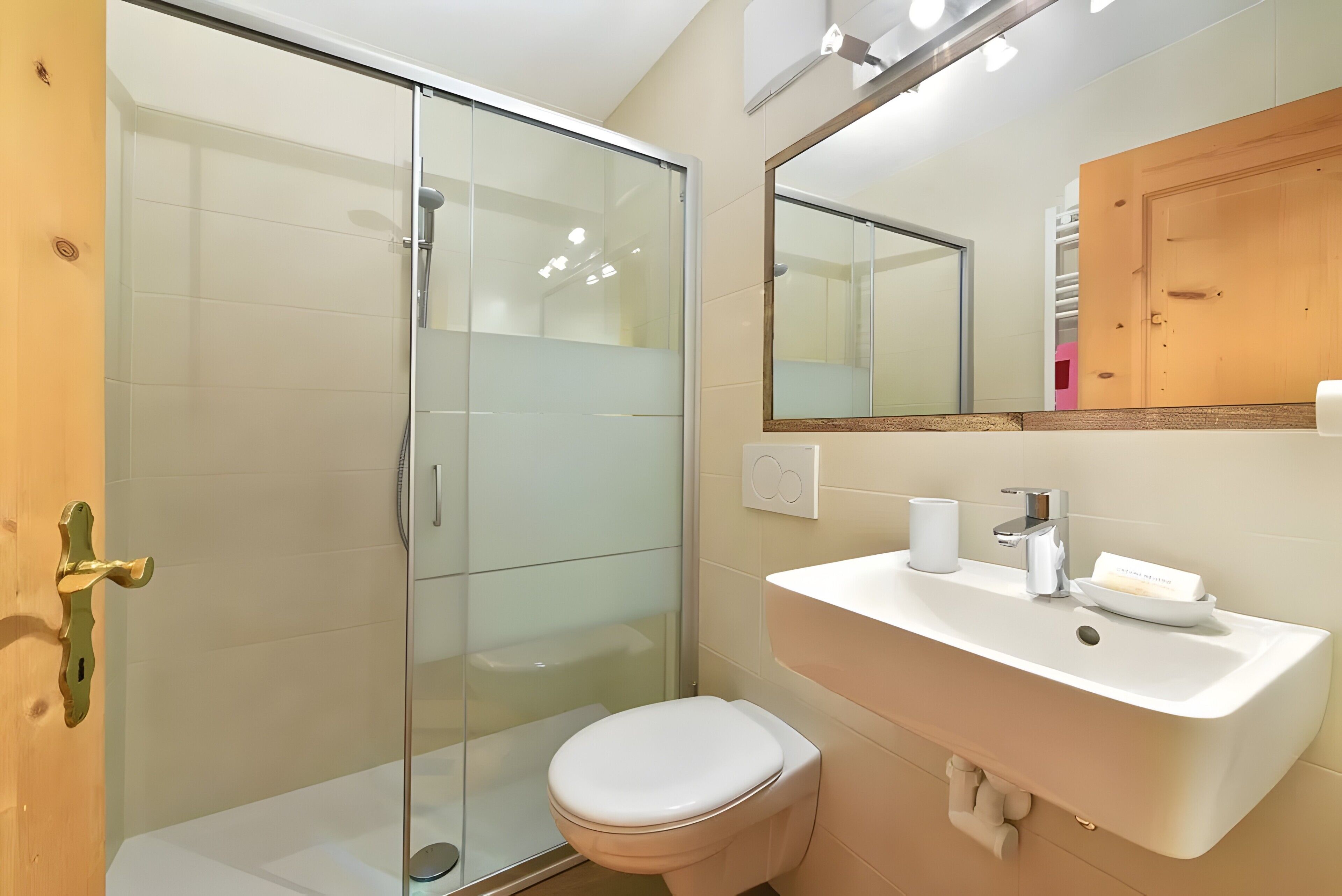 Een douche, een haardroger, handdoeken