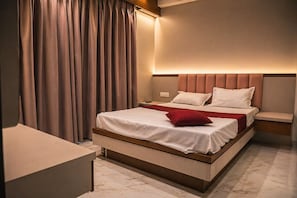 Habitación, balcón, vista al parque | Wifi gratis 