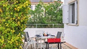 Outdoor dining - Villa Stella with Jacuzzi (Larnaca)