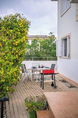 Outdoor dining - Villa Stella with Jacuzzi (Larnaca)