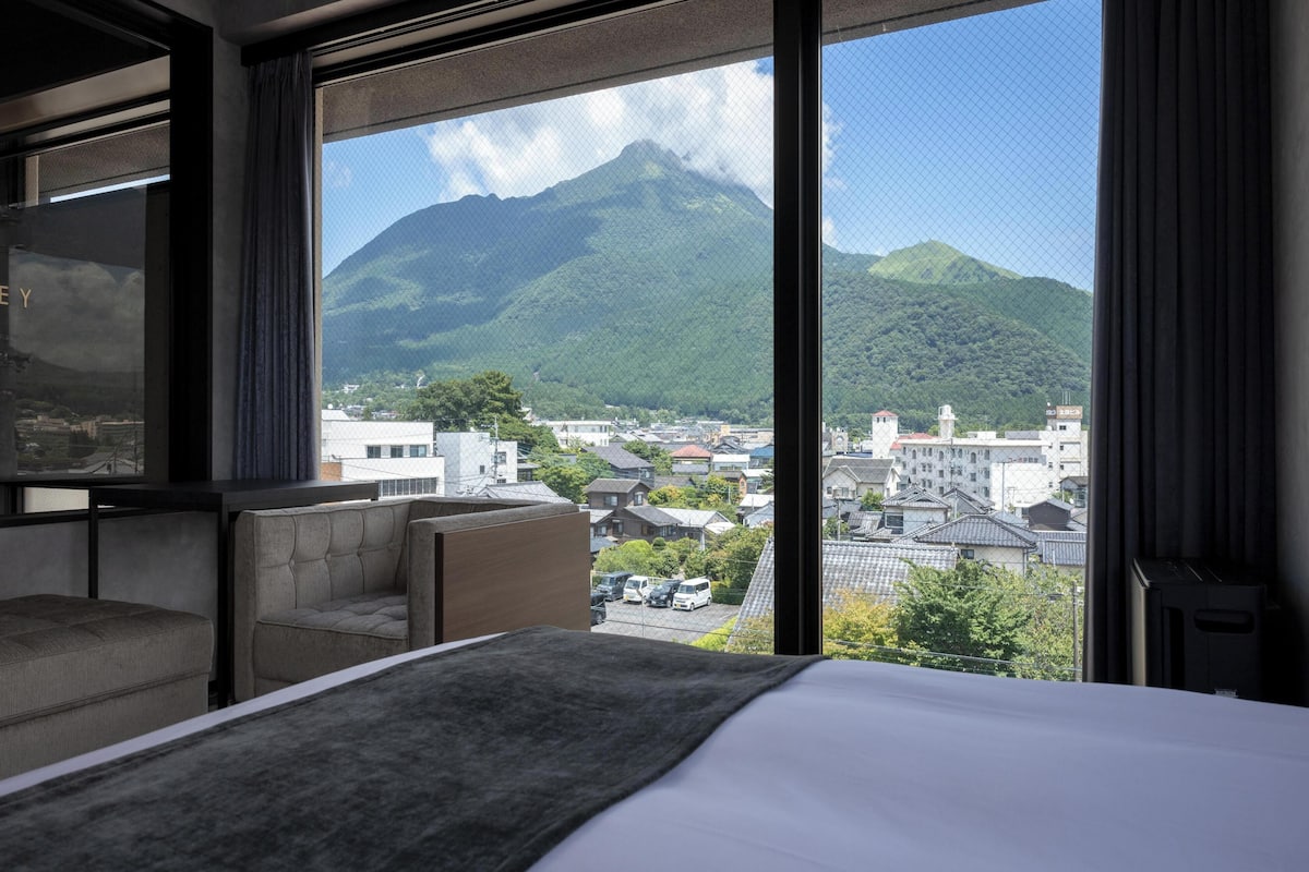 Superior-Dreibettzimmer, Nichtraucher, Bergblick | Zimmersafe, Verdunkelungsvorhänge, Bügeleisen/Bügelbrett