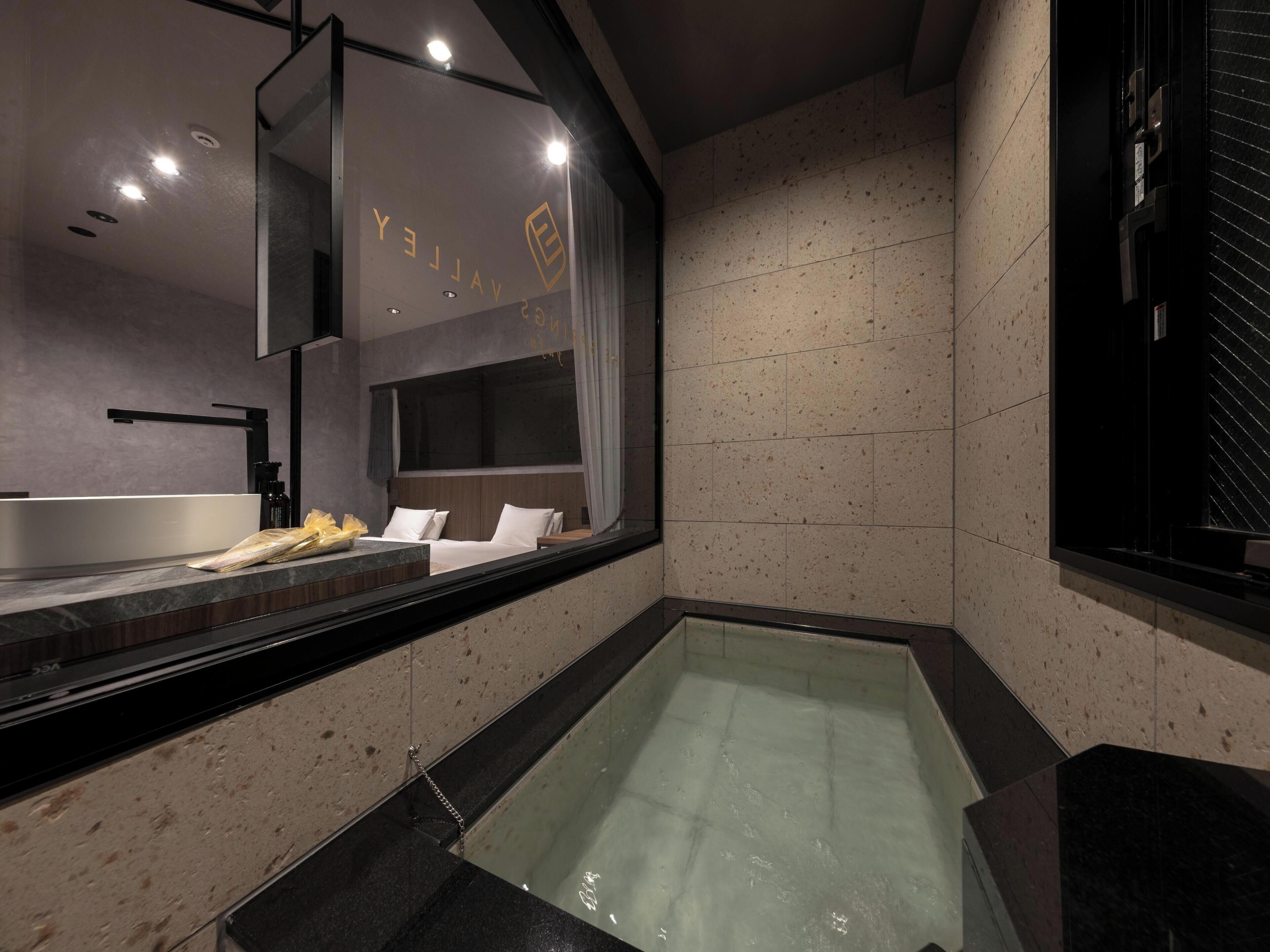 Superior Twin Room, Non Smoking | Bathroom
