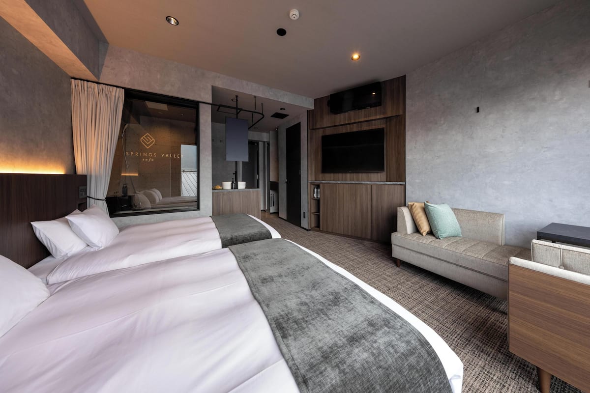 Deluxe-Zweibettzimmer, Nichtraucher | Zimmersafe, Verdunkelungsvorhänge, Bügeleisen/Bügelbrett