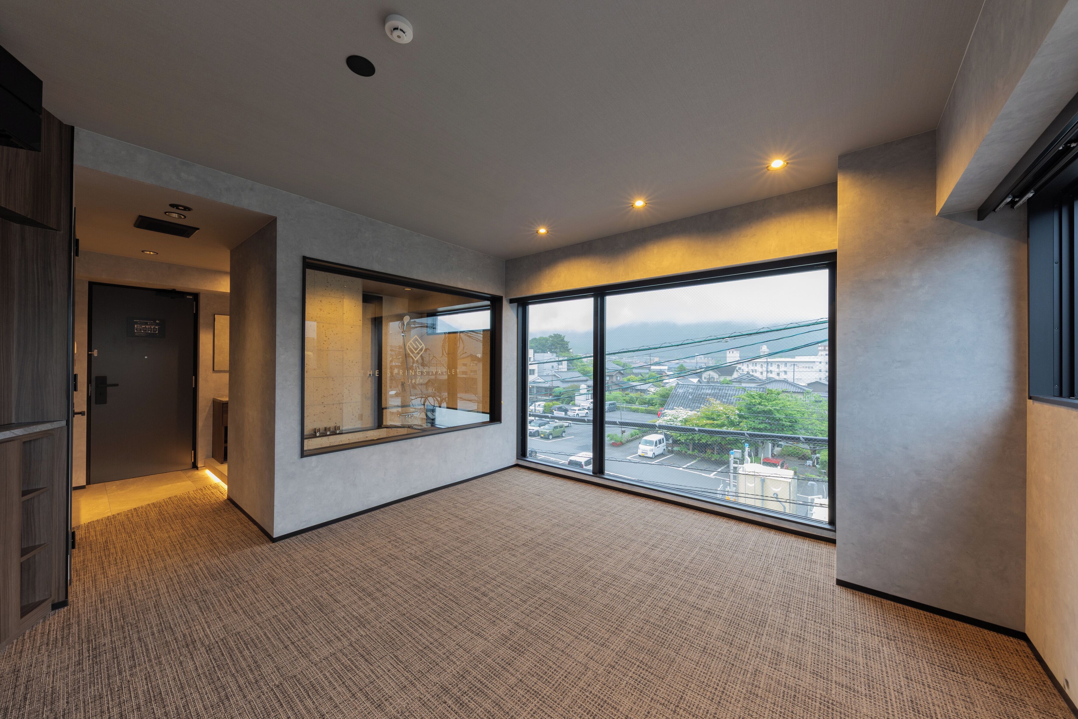 Quarto triplo superior, para não fumantes, vista para a montanha | Cofres nos quartos, cortinas blackout, ferros/tábuas de passar roupa