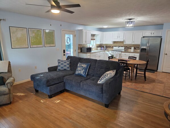 Smart TV - Nice 2-bedroom house with AC in charming Burnside (Burnside)