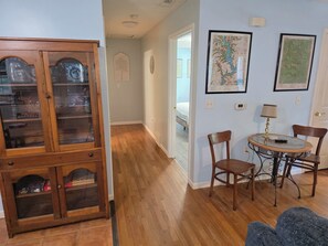 Interior - Nice 2-bedroom house with AC in charming Burnside (Burnside)