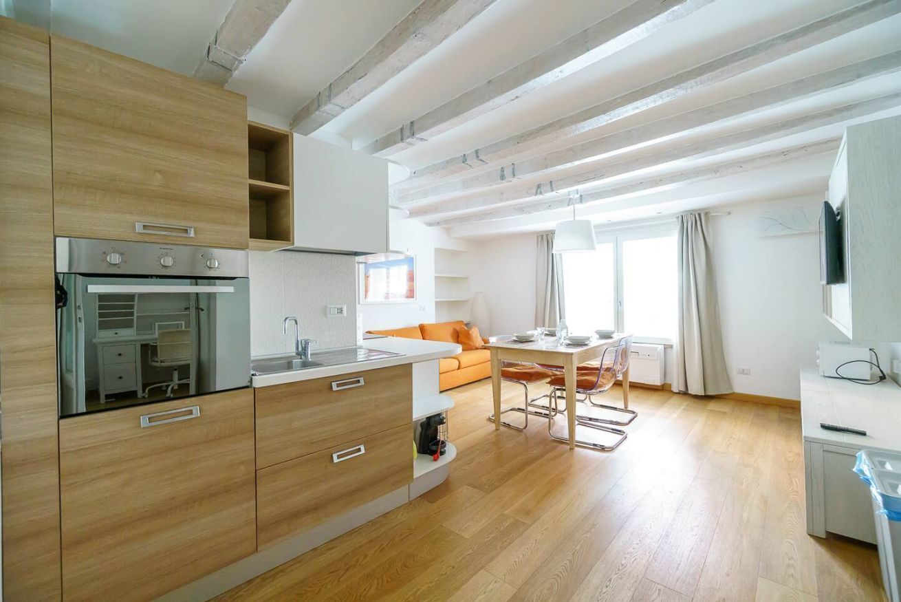 Fridge, dishwasher