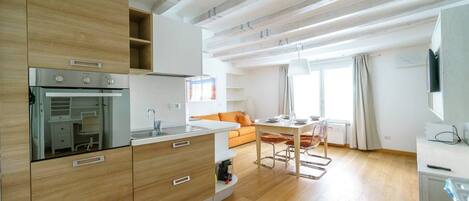 Fridge, dishwasher