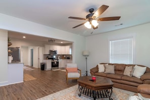 TV, offices - The Magnolia on 54th (Columbus)