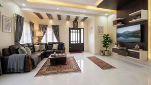 Lobby sitting area - Grand Villa Kochi (Kochi)