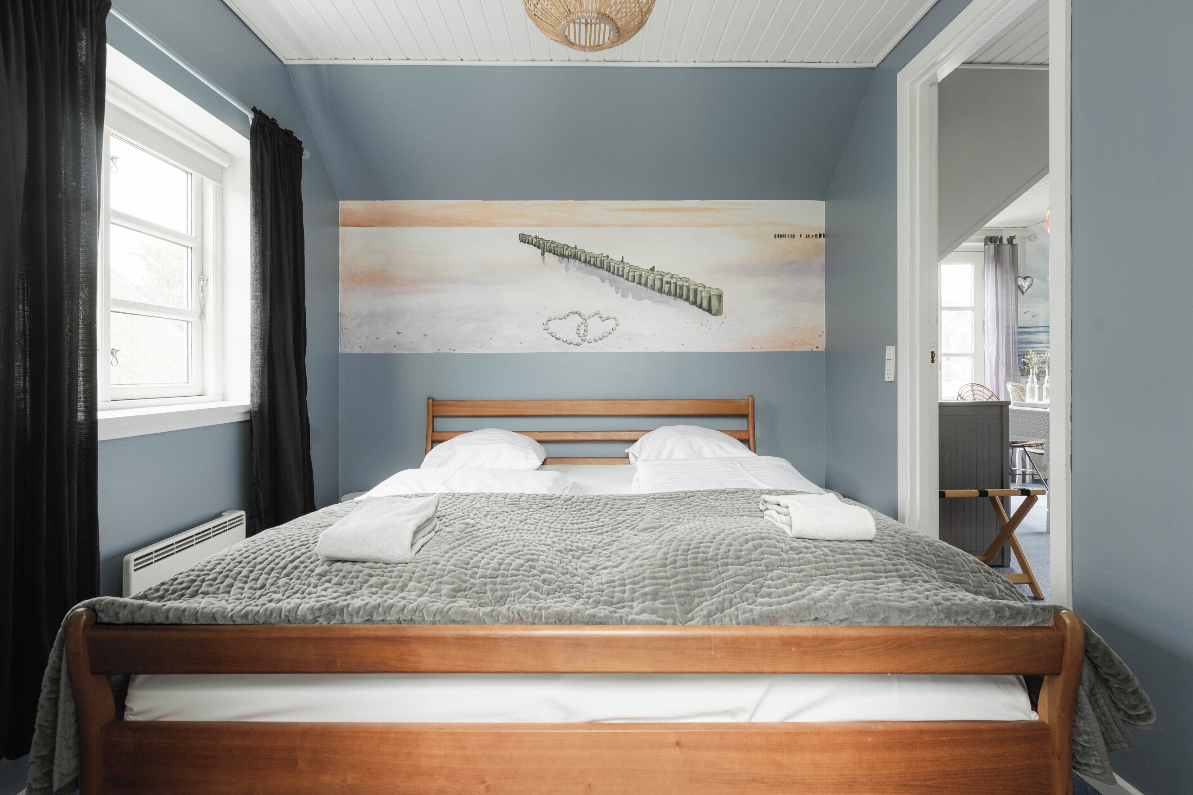 Comfort Double Room, Non Smoking | Desk, laptop workspace, bed sheets