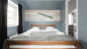 Comfort Double Room, Non Smoking | Desk, laptop workspace, bed sheets