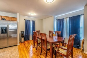 Dining - NJNY Retreat - Newark (Newark)