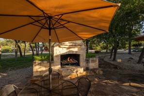 Outdoor dining - The Ranch House (Hondo)