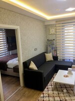 Deluxe Studio, Balcony, Valley View | Living area
