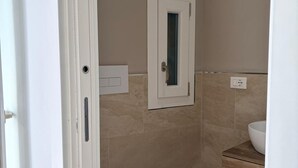 تجهيزات دش، مجففات شعر، مناشف، صابون