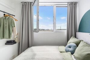 4 Schlafzimmer, Schreibtisch, Bügeleisen/Bügelbrett, Reisekinderbett
