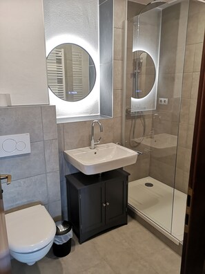 Bathroom - Vrbo Property (Weißenstadt)