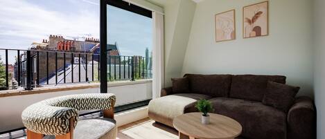 Superior Apartment, Private Bathroom | Lounge