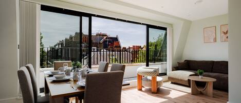 Superior Apartment, Private Bathroom | Lounge