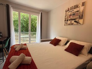 2 bedrooms, desk, iron/ironing board, free WiFi - Sea la vie - cozy, air-conditioned, with balconies, near the beach (Nice)