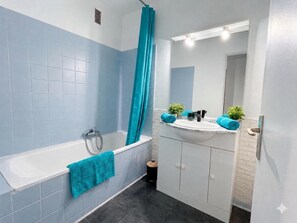 Bathroom - Vrbo Property (Nice)