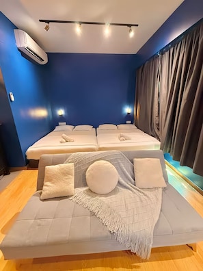 Apartamento superior, 2 camas de matrimonio, vistas a la ciudad | Tabla de planchar con plancha y wifi gratis