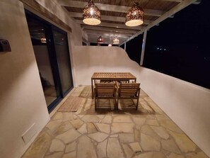 Outdoor dining - Vrbo Property (Leros)