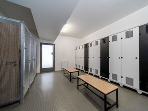 A locker room with metal lockers, a bench, and a radiator. - Beautiful apartment for 4 guests with WIFI and TV (Trutnov)