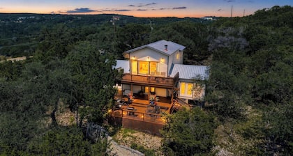 Charming Water Front house w/ Spectacular Sunset Views & 3 ensuite bedrooms