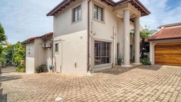 House, 5 Bedrooms, Accessible, Smoking | Exterior