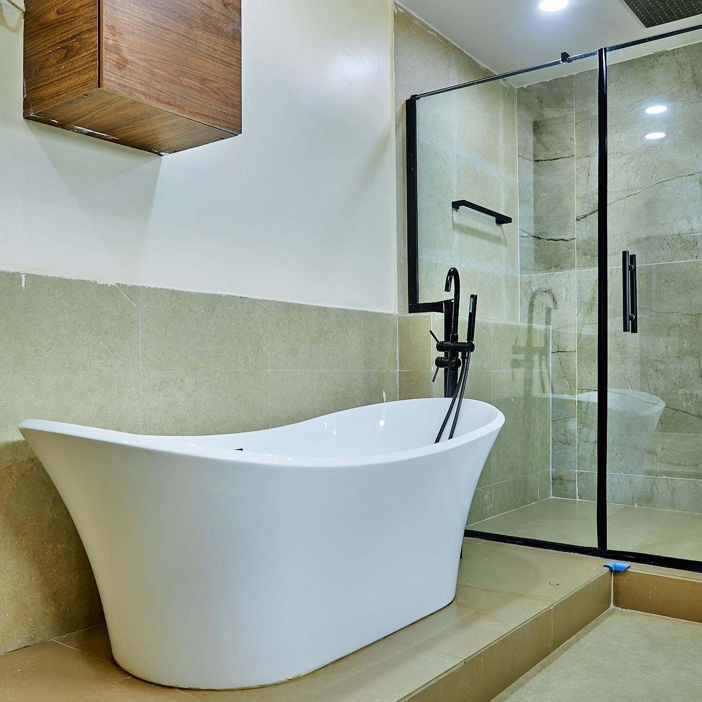 Deluxe Apartment, Balcony, Beach View | Bathroom | Free toiletries, hair dryer, towels, soap