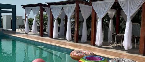 Deluxe-Apartment, Balkon, Strandblick | Pool
